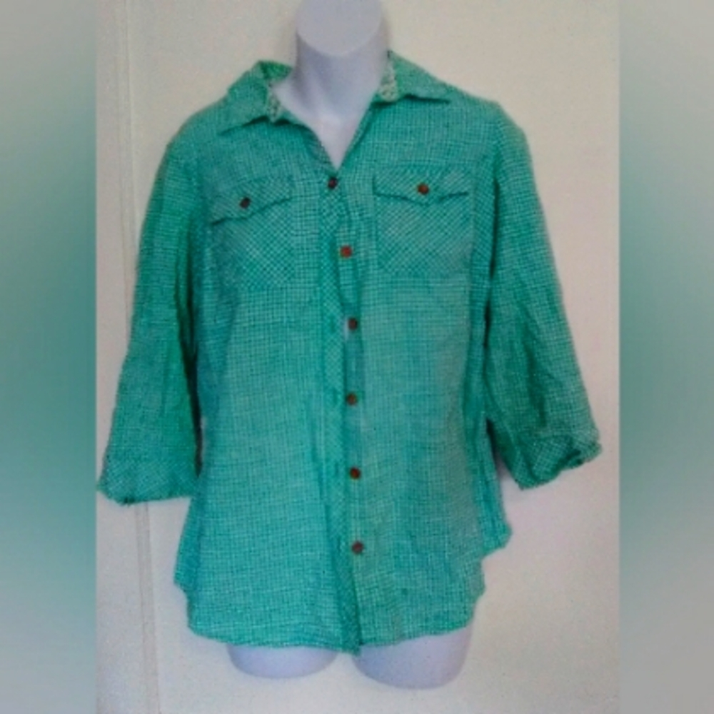 CROFT AND BARROW LADIES TEAL AND WHITE CHECKERED TOP